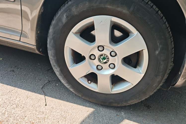 Used Skoda Octavia 2013 1.6L Automatic Yijie Edition Right Front Wheel Hub