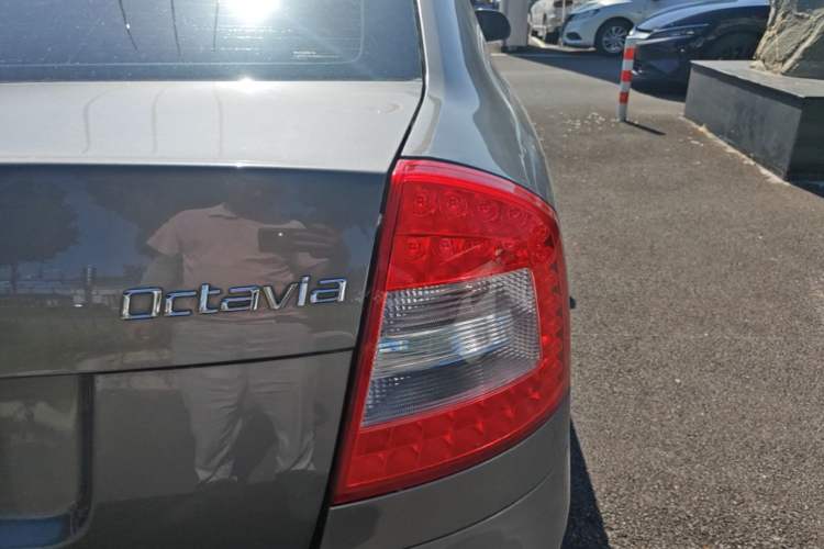 Used Skoda Octavia 2013 1.6L Manual Yijie Edition Right Rear Taillight