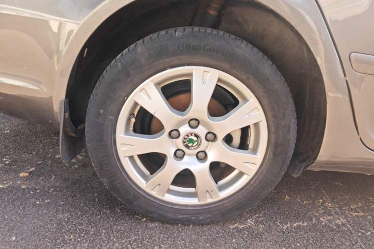 Used Skoda Octavia 2013 1.6L Manual Yijie Edition Right Rear Wheel Hub