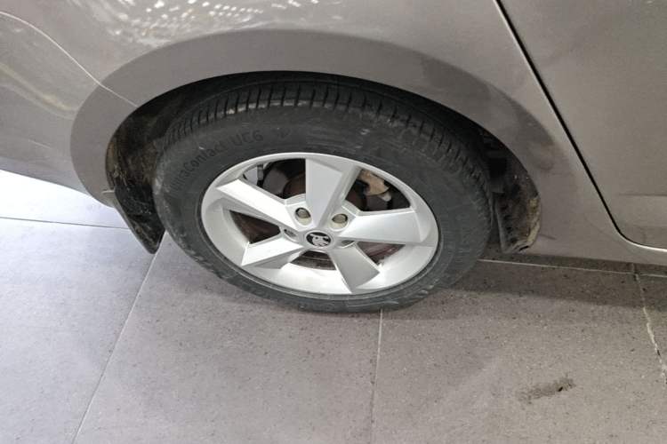 Used Skoda Octavia 2013 1.6L Automatic Yijie Edition Right Rear Wheel Hub