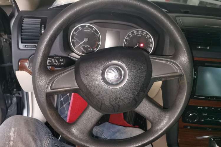 Used Skoda Octavia 2013 1.6L Automatic Yijun Edition Steering Wheel