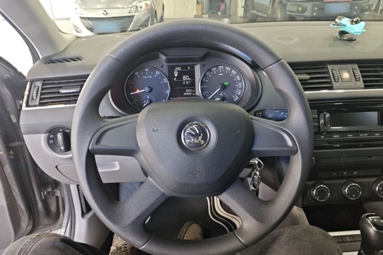 Used Skoda Octavia 2013 1.6L Automatic Yijie Edition Steering Wheel