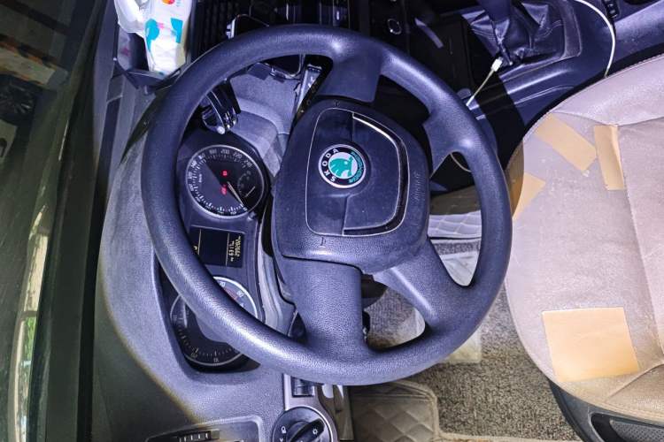 Used Skoda Octavia 2013 1.6L Manual Eado Edition Steering Wheel