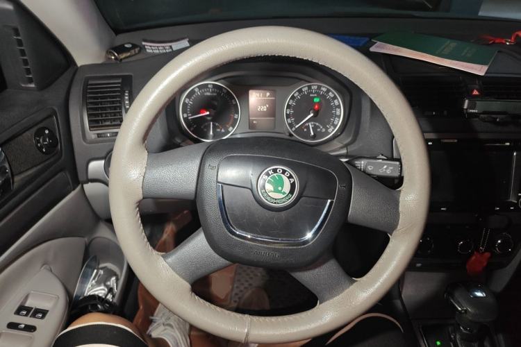 Used Skoda Octavia 2013 1.6L Automatic Yijie Edition Steering Wheel