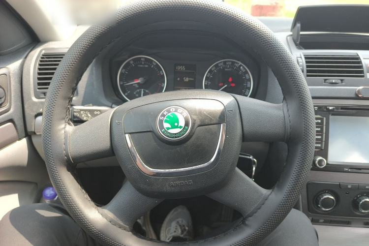Used Skoda Octavia 2013 1.6L Manual Eado Edition Steering Wheel