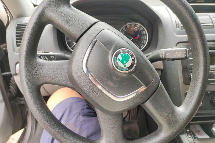 Used Skoda Octavia 2013 1.6L Automatic Yijie Edition Steering Wheel