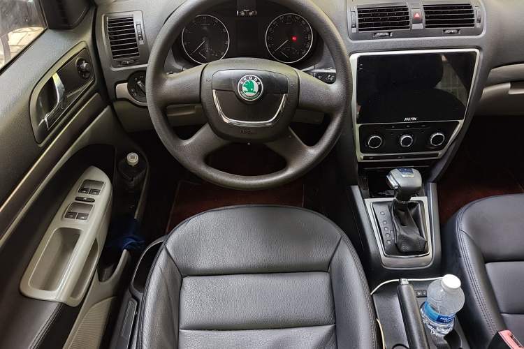 Used Skoda Octavia 2013 1.6L Automatic Yijie Edition Steering Wheel