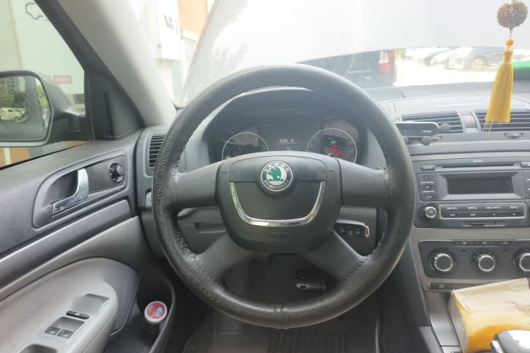 Used Skoda Octavia 2013 1.6L Automatic Yijie Edition Steering Wheel