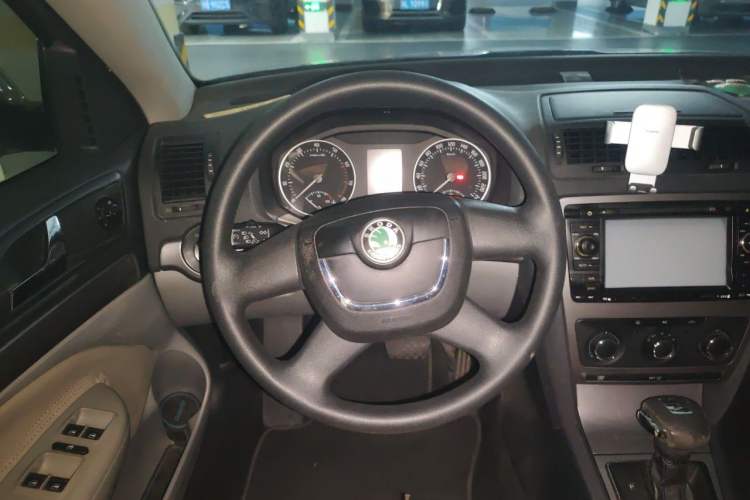 Used Skoda Octavia 2013 1.6L Automatic Yijie Edition Steering Wheel