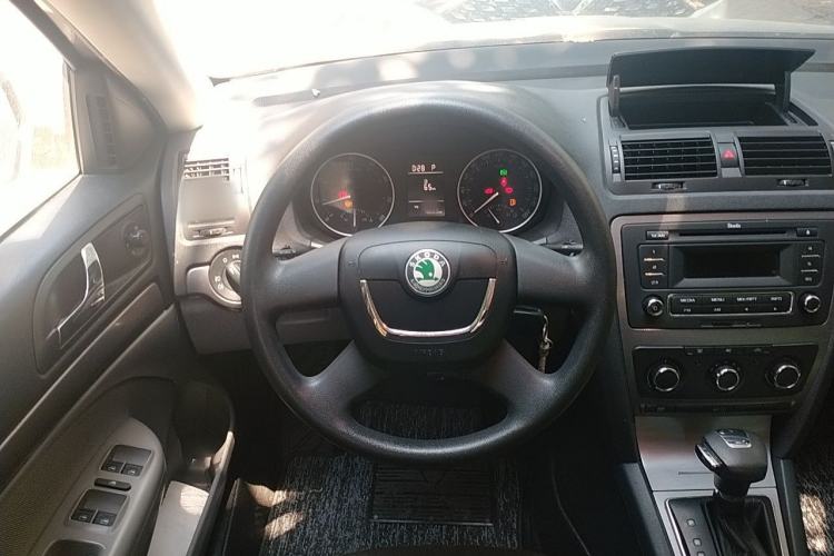 Used Skoda Octavia 2013 1.6L Automatic Yijie Edition Steering Wheel