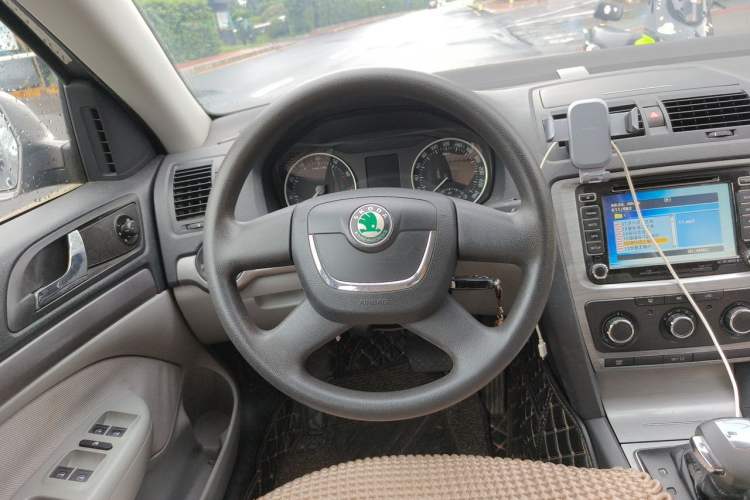 Used Skoda Octavia 2013 1.6L Automatic Yijie Edition Steering Wheel