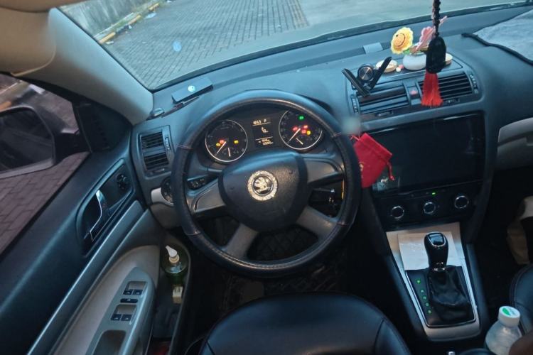 Used Skoda Octavia 2013 1.6L Automatic Elegance Edition Steering Wheel