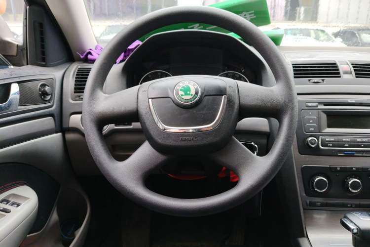 Used Skoda Octavia 2013 1.6L Automatic Yijie Edition Steering Wheel