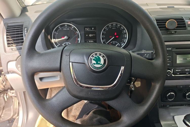 Used Skoda Octavia 2013 1.6L Automatic Yijie Edition Steering Wheel