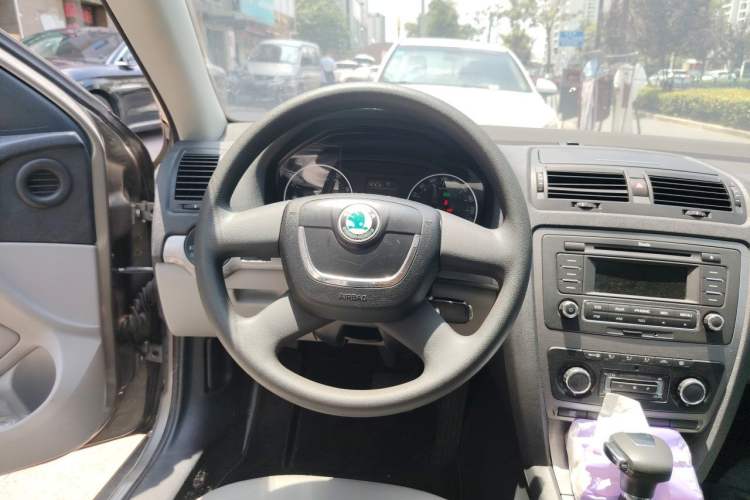 Used Skoda Octavia 2013 1.6L Automatic Yijun Edition Steering Wheel
