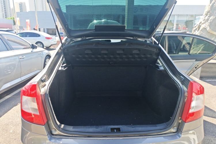 Used Skoda Octavia 2013 1.6L Manual Yijie Edition Trunk