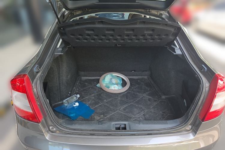 Used Skoda Octavia 2013 1.6L Automatic Yijie Edition Trunk