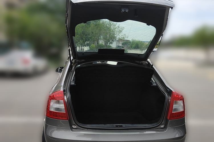 Used Skoda Octavia 2013 1.6L Automatic Yijun Edition Trunk