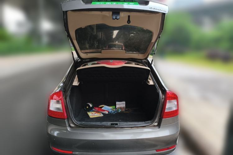 Used Skoda Octavia 2013 1.6L Manual Yijun Edition Trunk