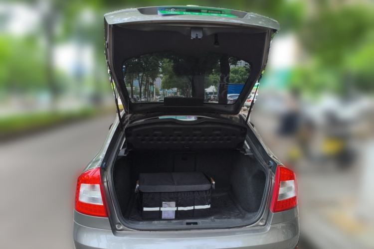 Used Skoda Octavia 2013 1.6L Automatic Yijun Edition Trunk