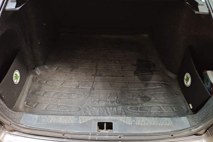 Used Skoda Octavia 2013 1.6L Automatic Yijie Edition Trunk