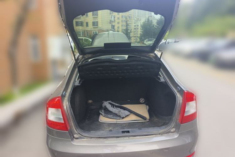 Used Skoda Octavia 2013 1.6L Automatic Yijie Edition Trunk