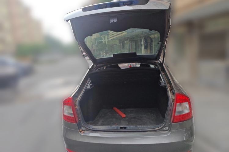 Used Skoda Octavia 2013 1.6L Manual Yijie Edition Trunk