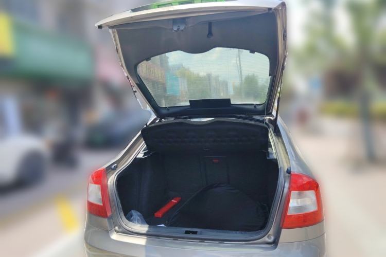 Used Skoda Octavia 2013 1.6L Automatic Yijun Edition Trunk