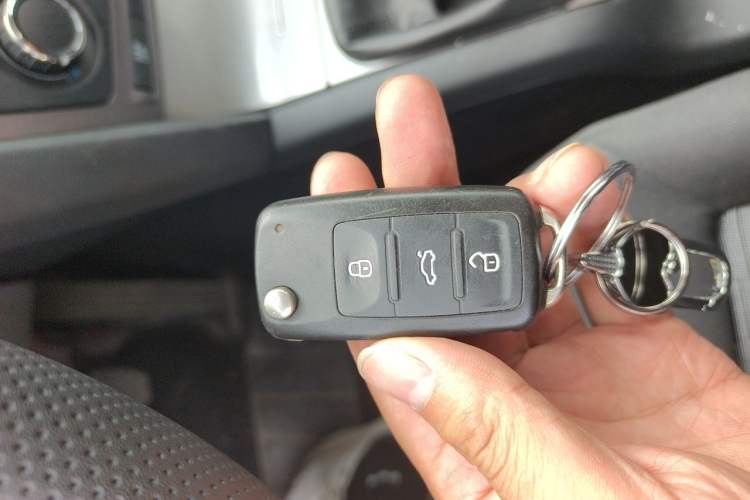 Used Skoda Octavia 2013 1.6L Manual Eado Edition Vehicle Key