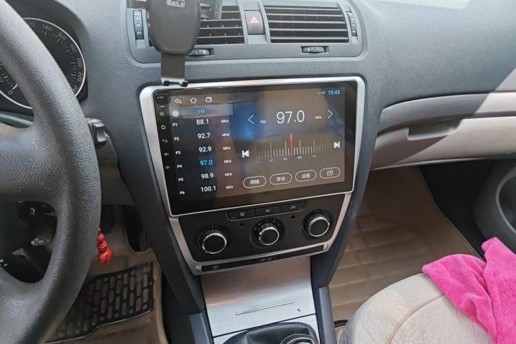 Used Skoda Octavia 2013 1.6L Manual Yijie Edition Audio And AC Panel