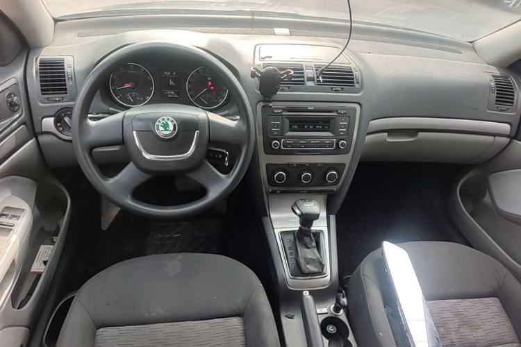 Used Skoda Octavia 2013 1.6L Automatic Yijie Edition Center Console