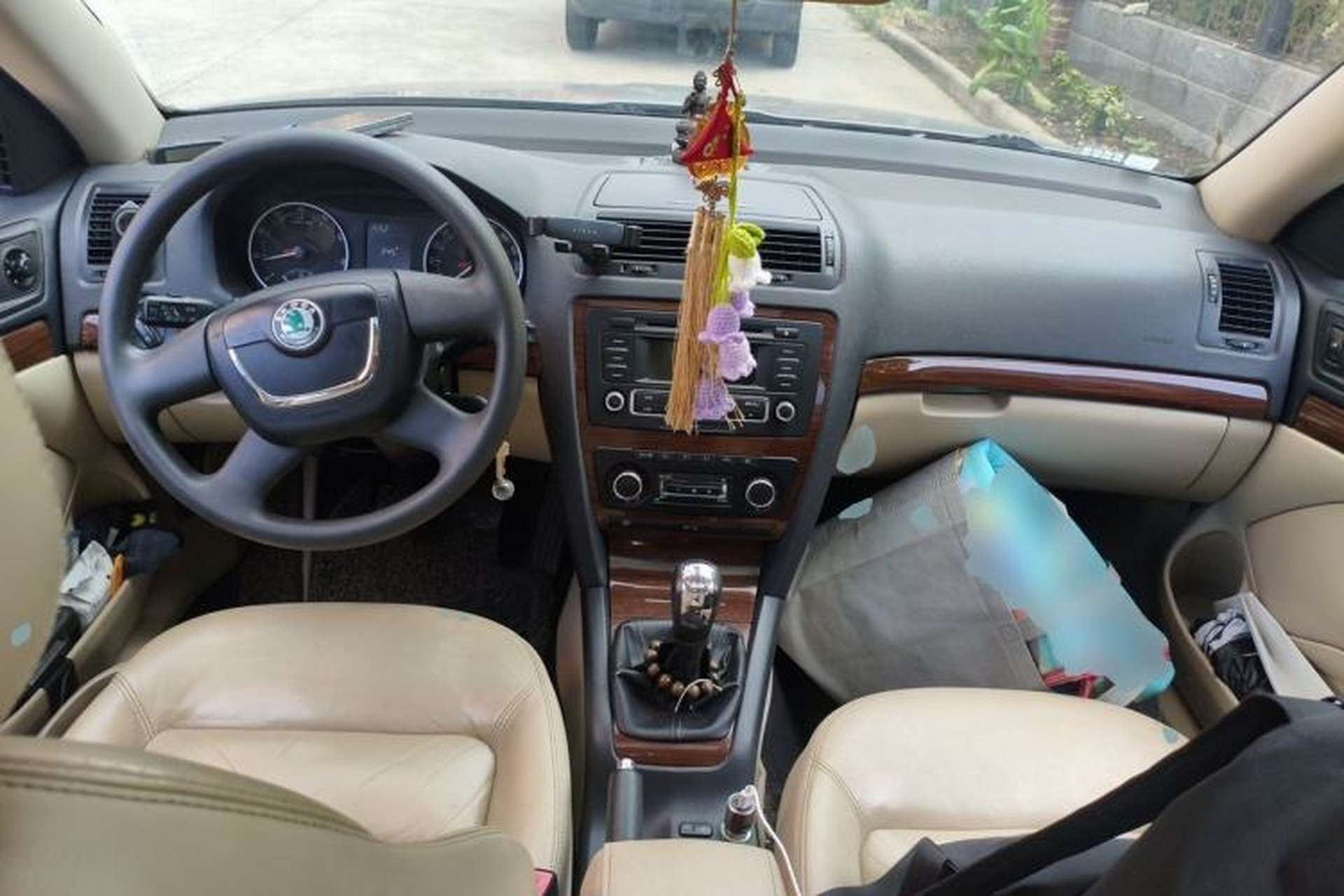 Used Skoda Octavia 2013 1.6L Manual Yijun Edition Center Console