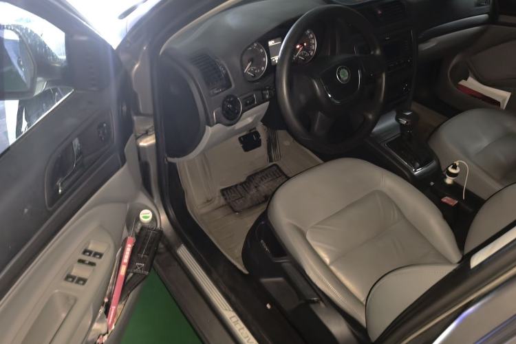 Used Skoda Octavia 2013 1.6L Automatic Yijun Edition Driver Seat