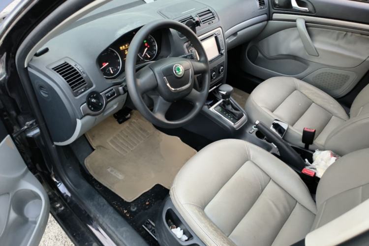 Used Skoda Octavia 2013 1.6L Automatic Elegance Edition Driver Seat