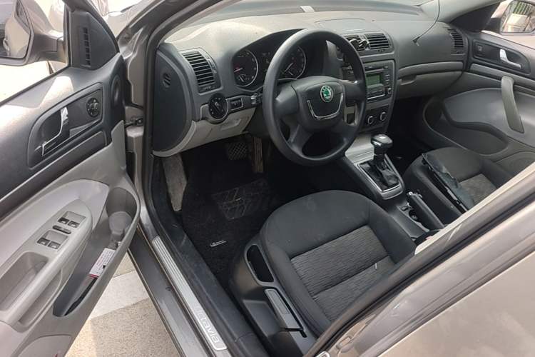 Used Skoda Octavia 2013 1.6L Automatic Yijie Edition Driver Seat