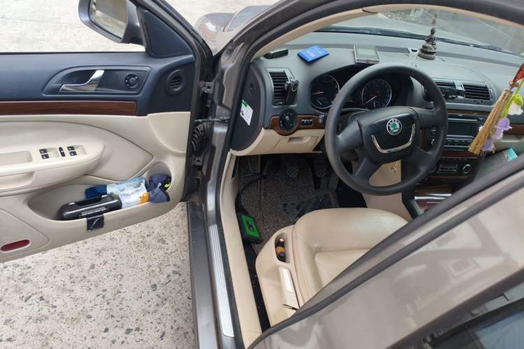 Used Skoda Octavia 2013 1.6L Manual Yijun Edition Driver Seat