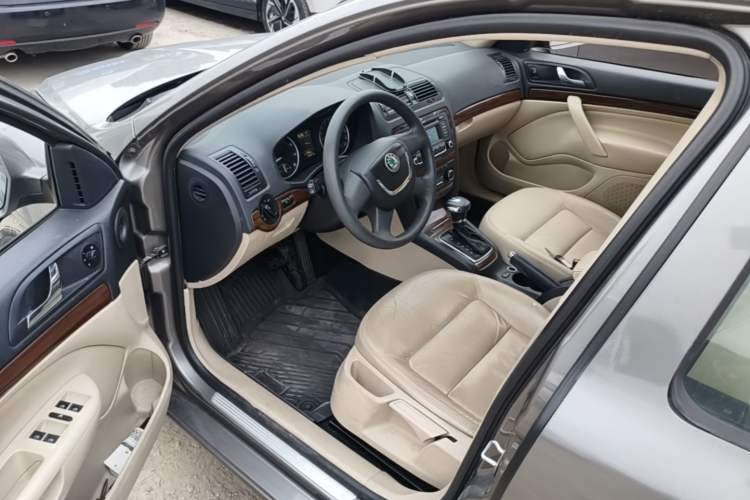 Used Skoda Octavia 2013 1.6L Automatic Yijun Edition Driver Seat