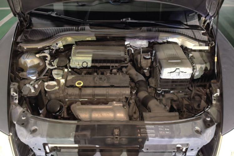 Used Skoda Octavia 2013 1.6L Automatic Yijun Edition Engine Bay