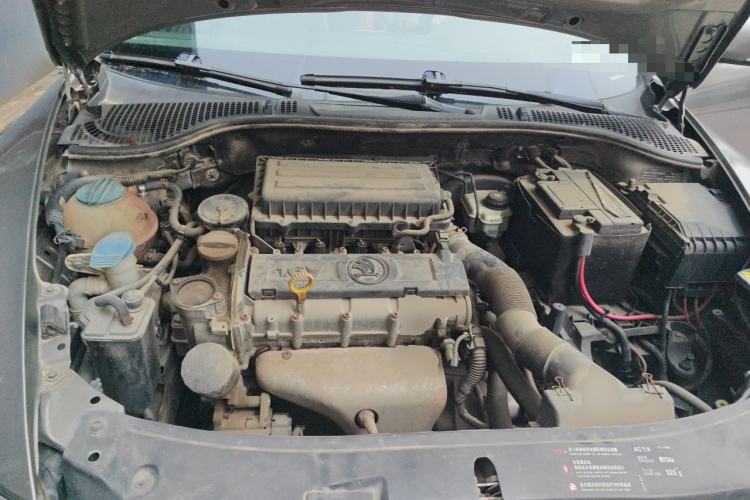 Used Skoda Octavia 2013 1.6L Manual Yijun Edition Engine Bay