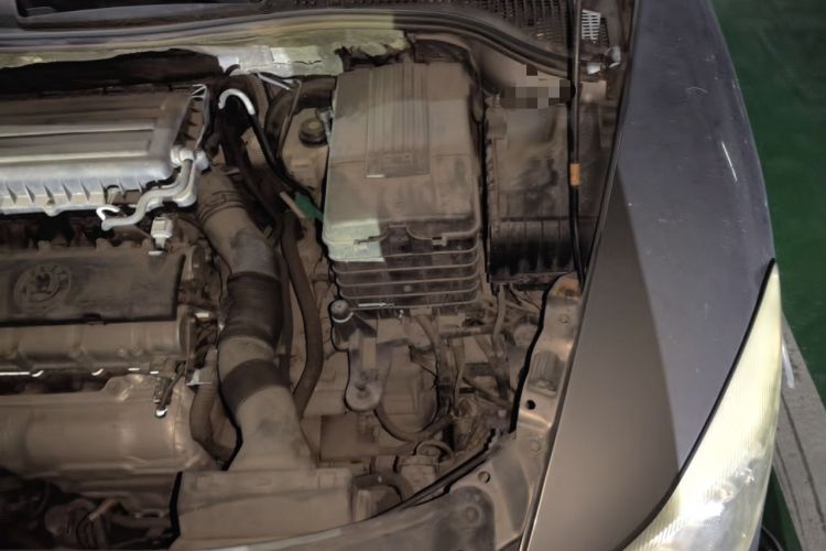 Used Skoda Octavia 2013 1.6L Automatic Yijun Edition Engine Bay Left