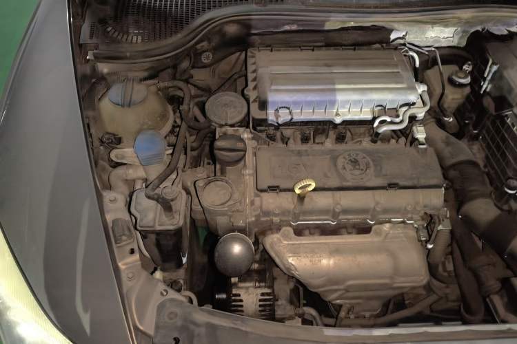 Used Skoda Octavia 2013 1.6L Automatic Yijun Edition Engine Bay Right