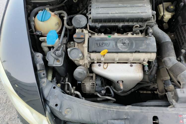 Used Skoda Octavia 2013 1.6L Automatic Elegance Edition Engine Bay Right