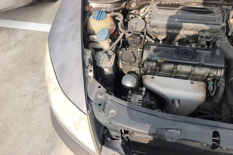 Used Skoda Octavia 2013 1.6L Automatic Yijie Edition Engine Bay Right