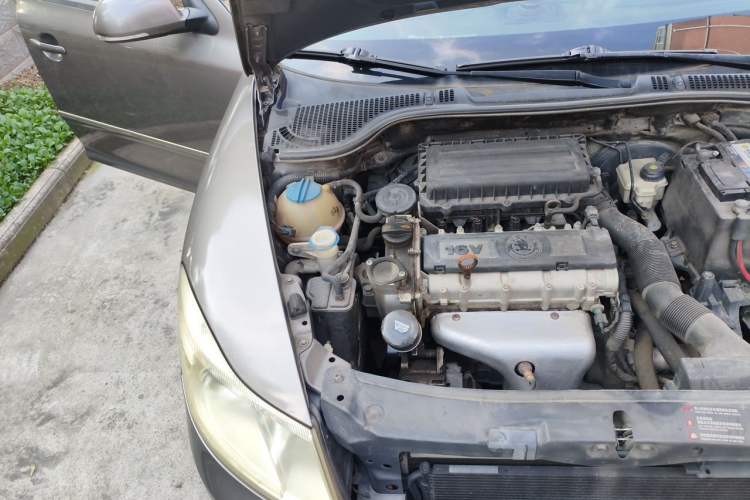 Used Skoda Octavia 2013 1.6L Manual Yijun Edition Engine Bay Right