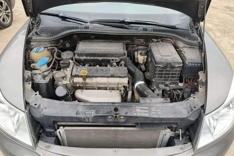Used Skoda Octavia 2013 1.6L Automatic Yijun Edition Engine Bay