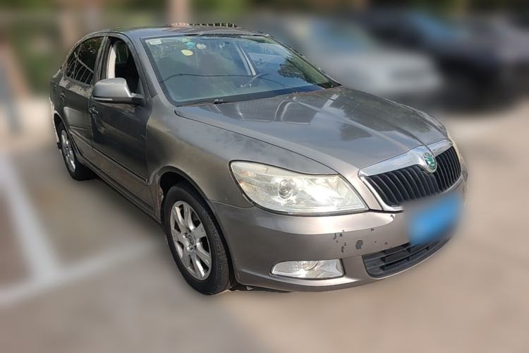 Used Skoda Octavia 2013 1.6L Automatic Yijie Edition Front Right 45 Deg