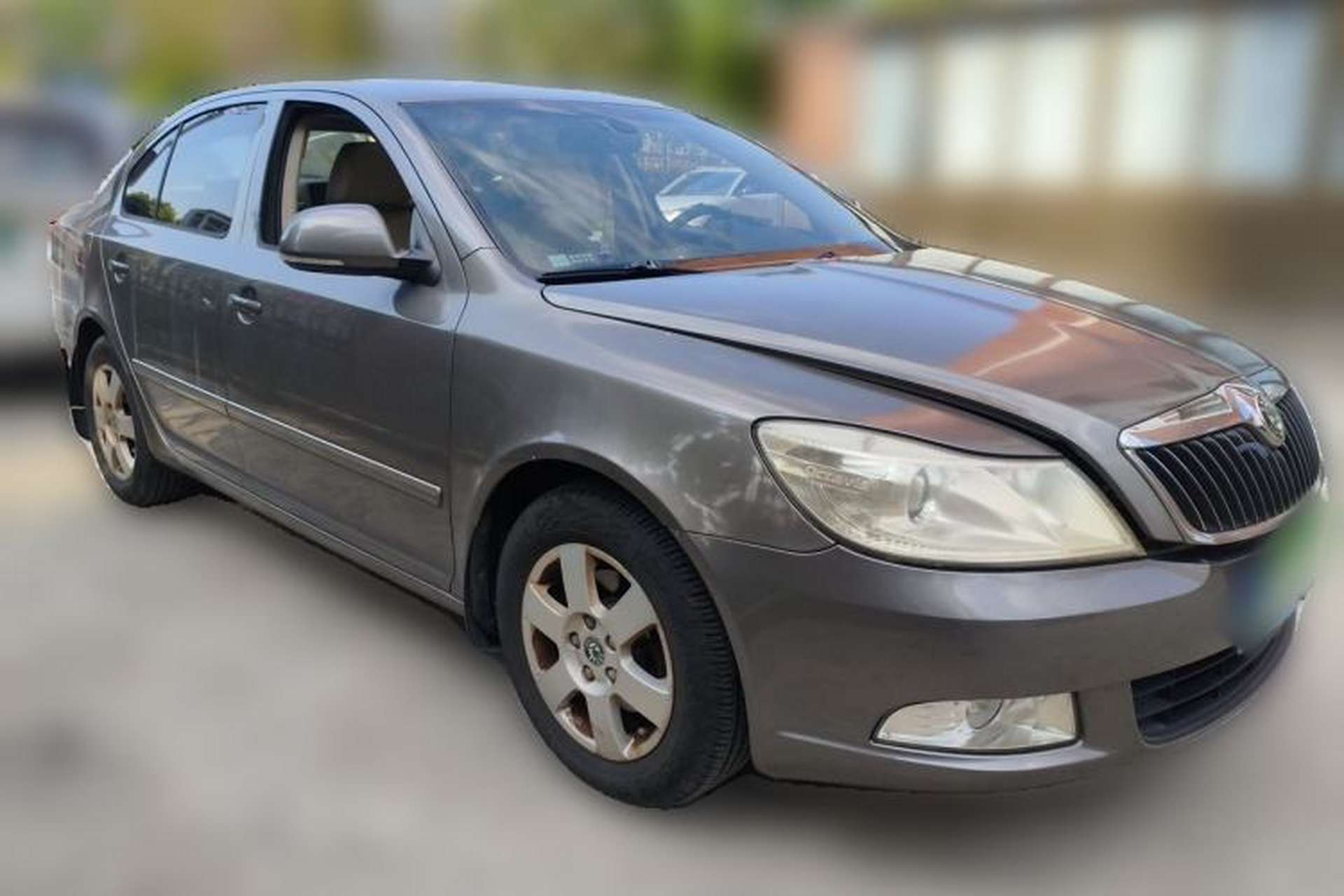 Used Skoda Octavia 2013 1.6L Manual Yijun Edition Front Right 45 Deg