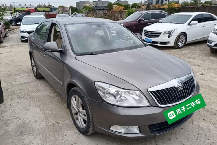 Used Skoda Octavia 2013 1.6L Automatic Yijun Edition Front Right 45 Deg