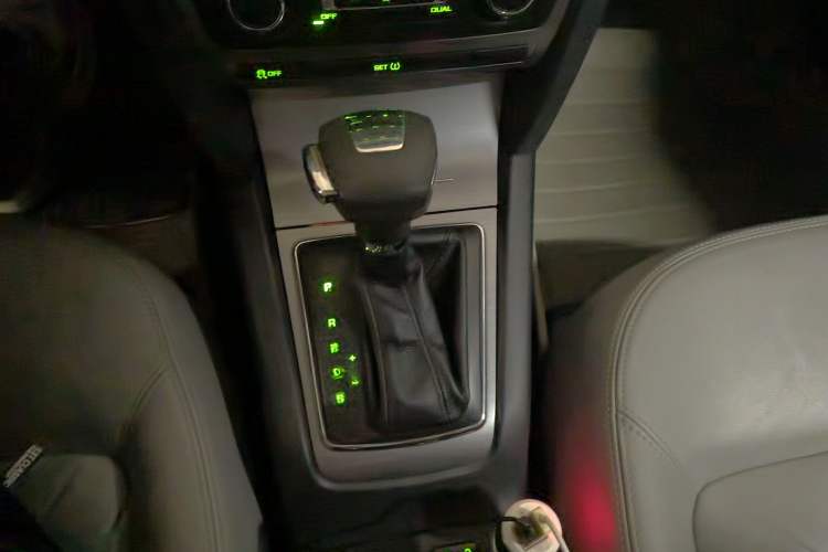 Used Skoda Octavia 2013 1.6L Automatic Yijun Edition Gear Lever