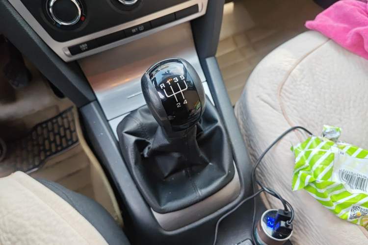 Used Skoda Octavia 2013 1.6L Manual Yijie Edition Gear Lever